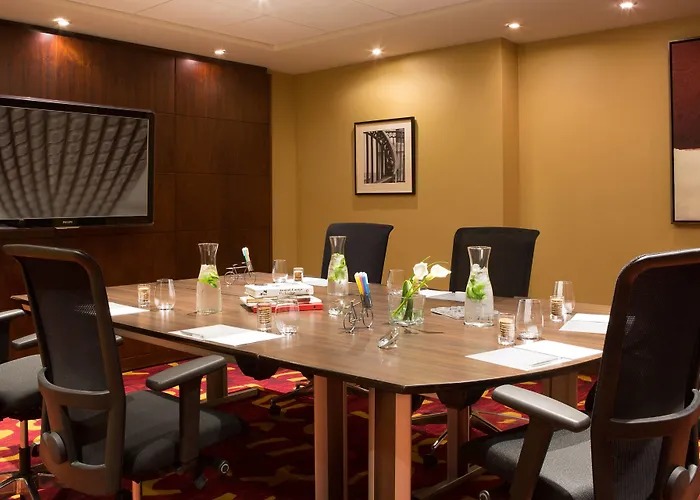 Renaissance Hotel 5*