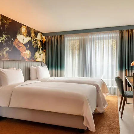 Renaissance 4*