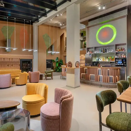 Renaissance Hotel 4*