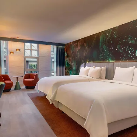 Renaissance Hotel 4*