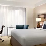 호텔 르네상스 5*