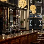 Renaissance Hotel 5*