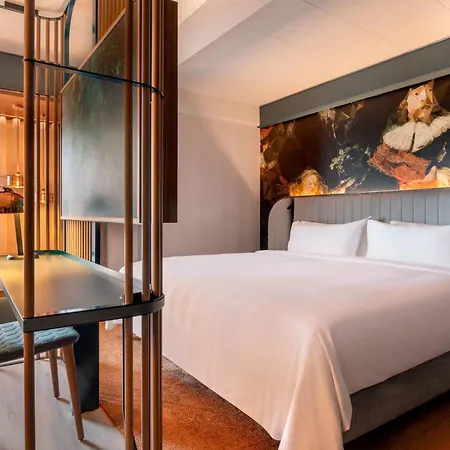 Renaissance Hotel 5*