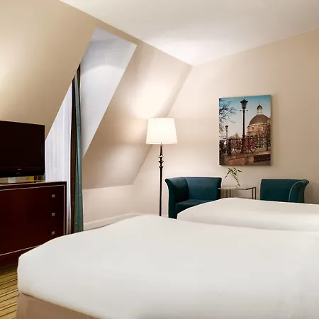 Renaissance Hotel 5*