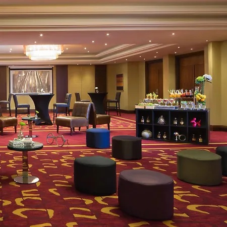 מלון Renaissance 5*