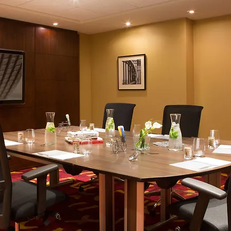 Renaissance Hotel 4*