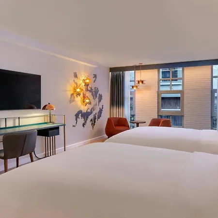 Renaissance 4*