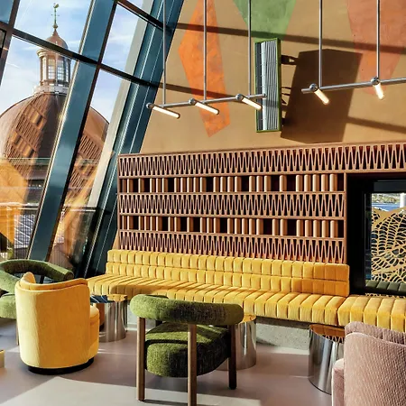 Renaissance Hotel 4*