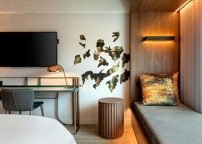 Renaissance Hotel 5*