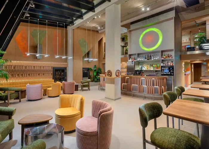 Renaissance Hotel 5*