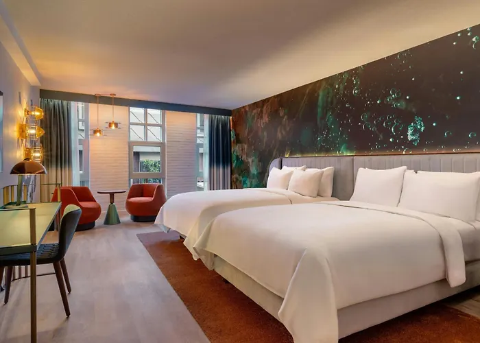 Renaissance Hotel 5*