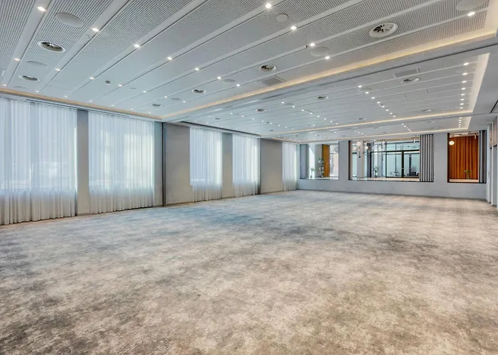 Renaissance Ξενοδοχείο 5*